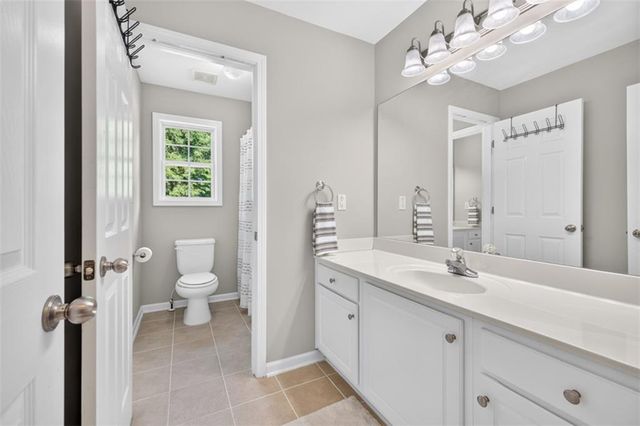 202 Prestwick Drive, Hoschton, GA 30548