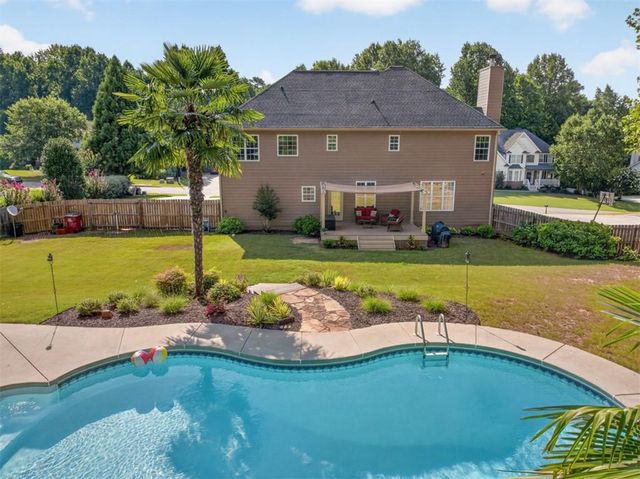 202 Prestwick Drive, Hoschton, GA 30548