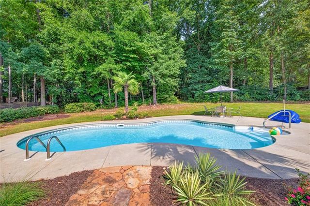 202 Prestwick Drive, Hoschton, GA 30548