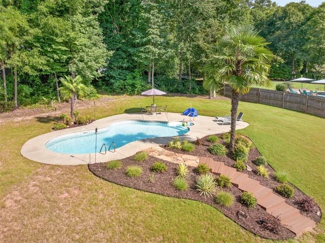 202 Prestwick Drive, Hoschton, GA 30548