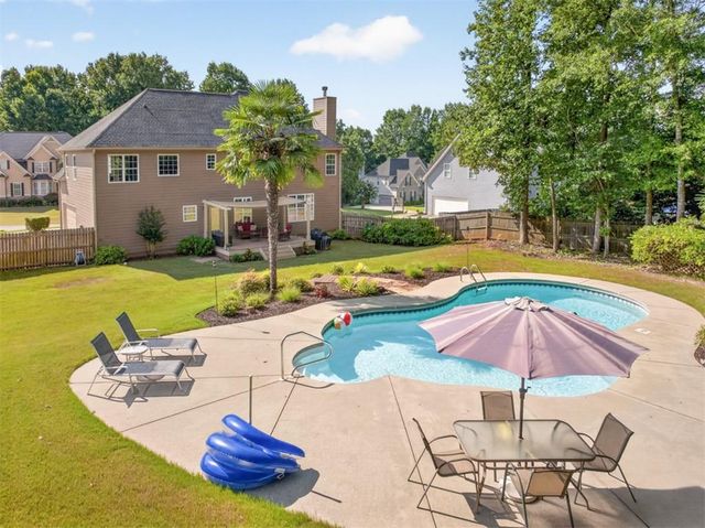 202 Prestwick Drive, Hoschton, GA 30548