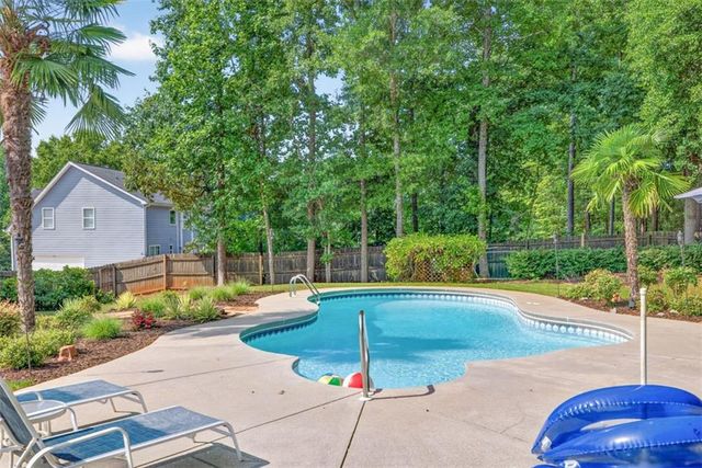 202 Prestwick Drive, Hoschton, GA 30548
