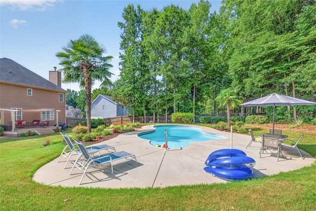 202 Prestwick Drive, Hoschton, GA 30548