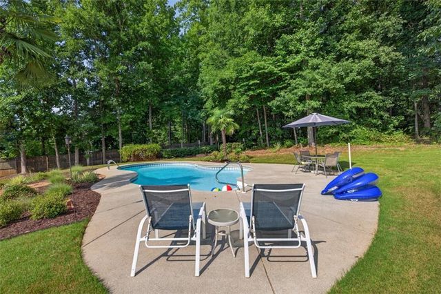 202 Prestwick Drive, Hoschton, GA 30548