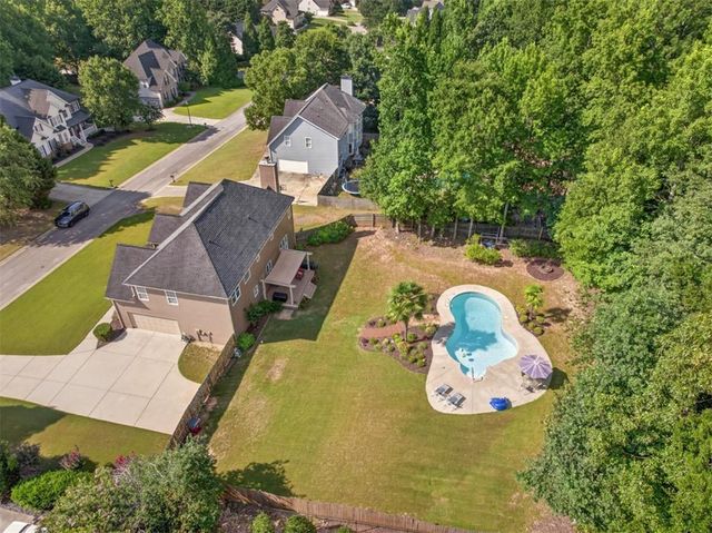 202 Prestwick Drive, Hoschton, GA 30548