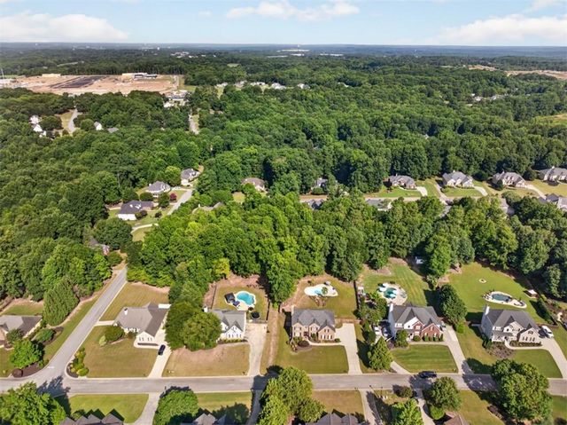 202 Prestwick Drive, Hoschton, GA 30548