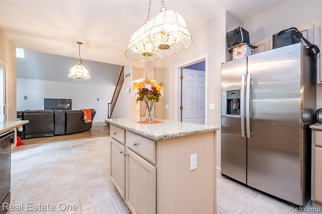 5560 Huron Hills Drive, Commerce Twp, MI 48382