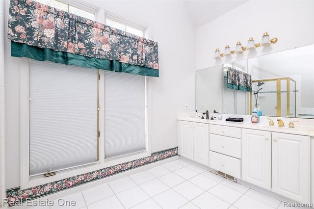5560 Huron Hills Drive, Commerce Twp, MI 48382