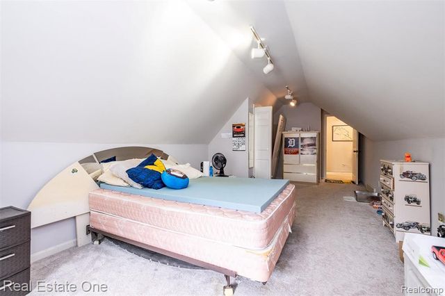 5560 Huron Hills Drive, Commerce Twp, MI 48382