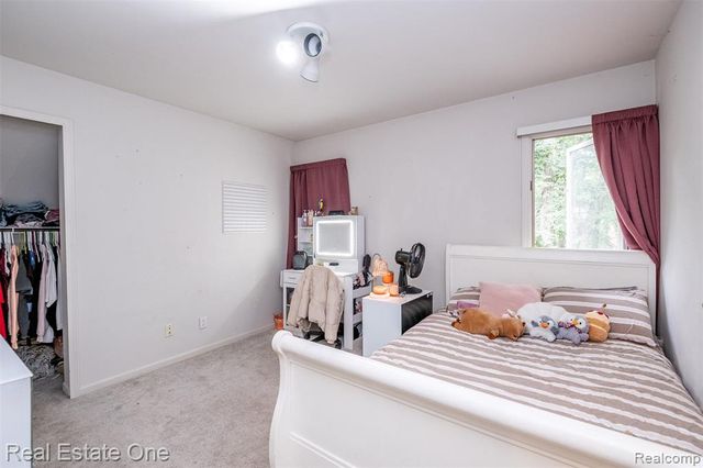 5560 Huron Hills Drive, Commerce Twp, MI 48382