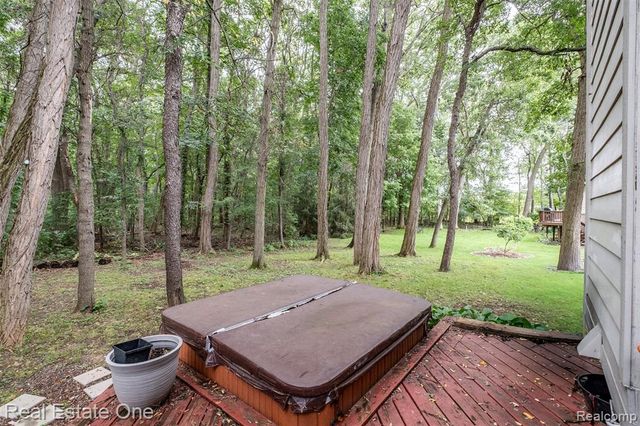 5560 Huron Hills Drive, Commerce Twp, MI 48382