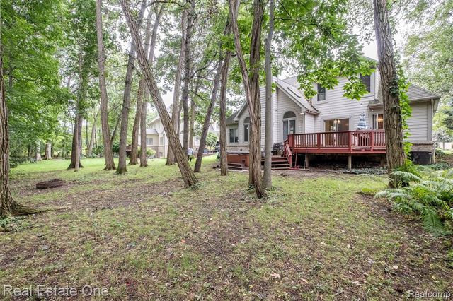 5560 Huron Hills Drive, Commerce Twp, MI 48382