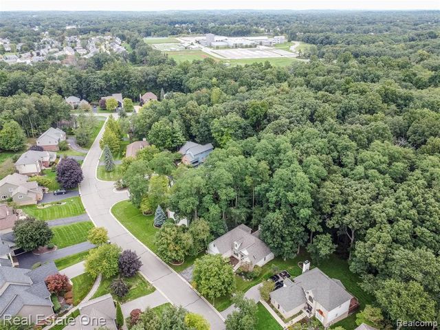 5560 Huron Hills Drive, Commerce Twp, MI 48382