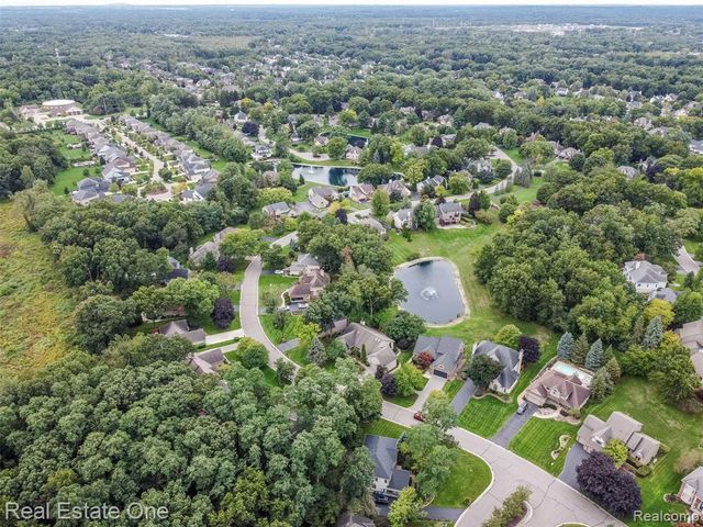 5560 Huron Hills Drive, Commerce Twp, MI 48382
