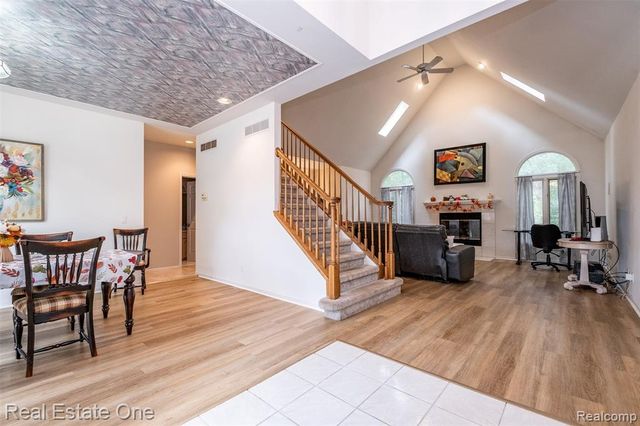 5560 Huron Hills Drive, Commerce Twp, MI 48382