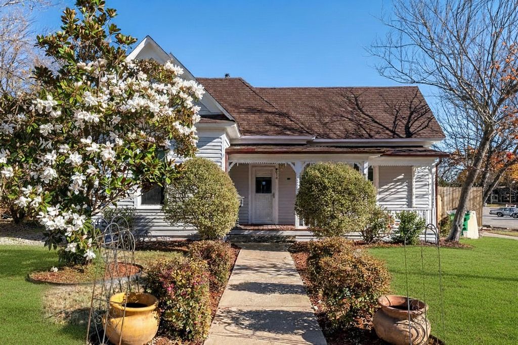 514 N Rogers Street, Waxahachie, TX 75165