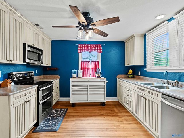 201 Day Street SW, Hartselle, AL 35640
