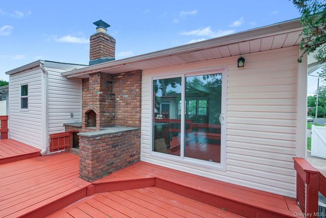 414 Westview Avenue, Deer Park, NY 11729