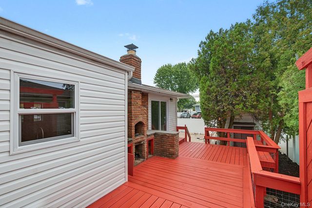414 Westview Avenue, Deer Park, NY 11729