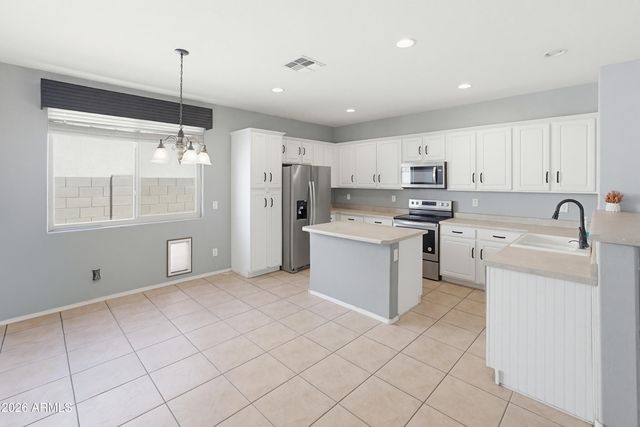 5084 S STONECREEK Boulevard, Gilbert, AZ 85298