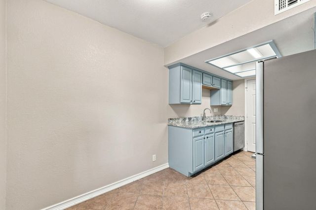 2600 Penny LN 303, Austin, TX 78757
