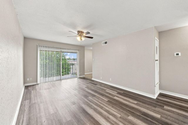 2600 Penny LN 303, Austin, TX 78757