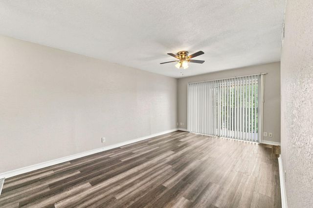 2600 Penny LN 303, Austin, TX 78757