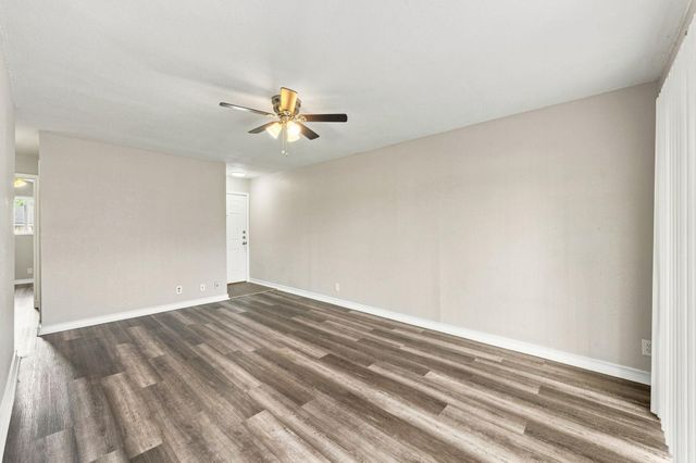 2600 Penny LN 303, Austin, TX 78757