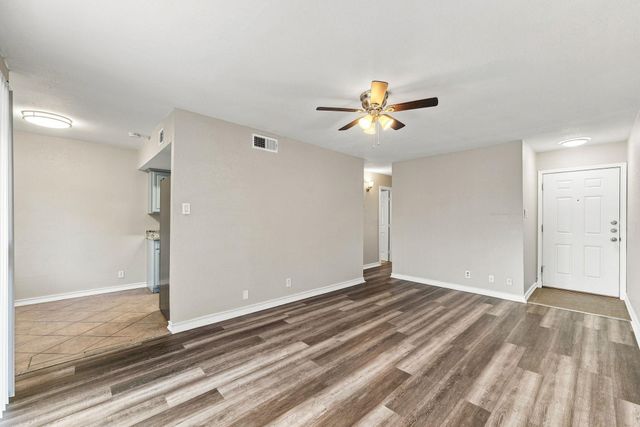 2600 Penny LN 303, Austin, TX 78757
