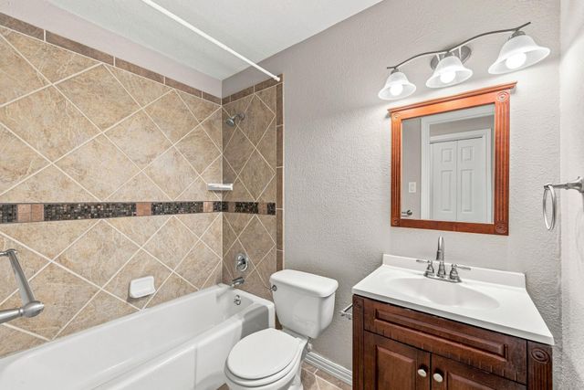 2600 Penny LN 303, Austin, TX 78757