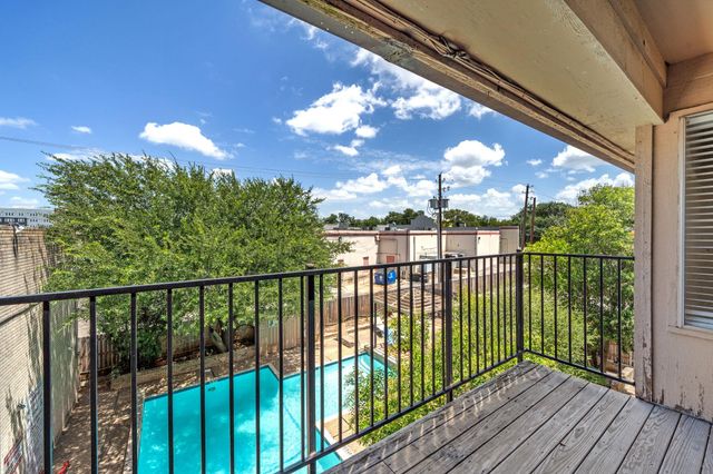 2600 Penny LN 303, Austin, TX 78757