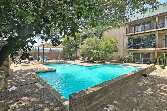 2600 Penny LN 303, Austin, TX 78757