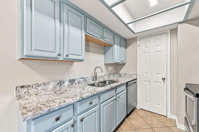 2600 Penny LN 303, Austin, TX 78757