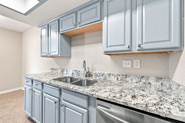2600 Penny LN 303, Austin, TX 78757
