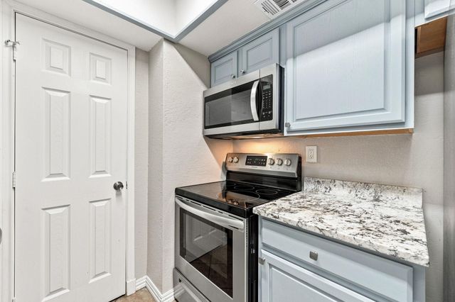 2600 Penny LN 303, Austin, TX 78757