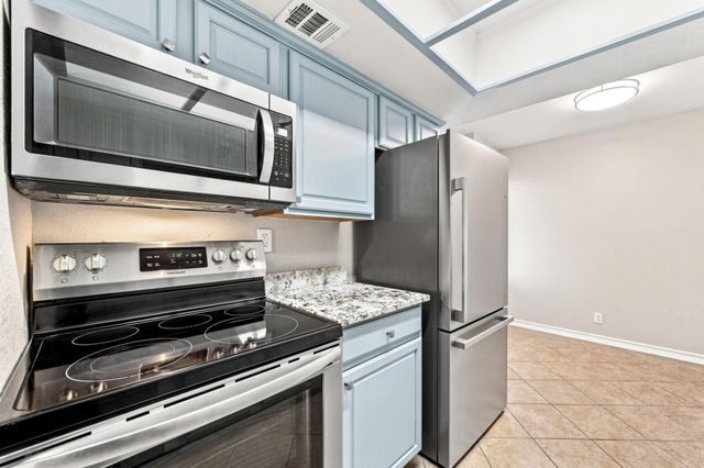 2600 Penny LN 303, Austin, TX 78757