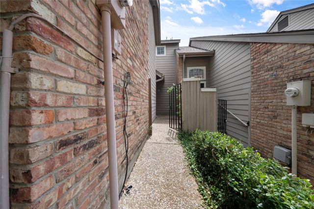 8518 Coppertowne Lane, Dallas, TX 75243