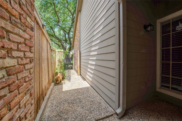 8518 Coppertowne Lane, Dallas, TX 75243