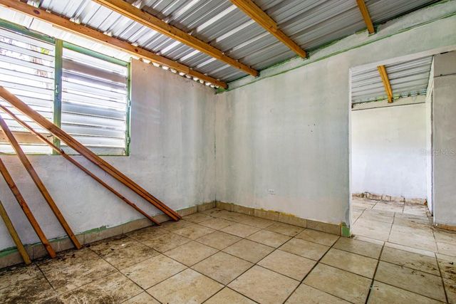 M41 URB. MARIOLGA, Caguas, PR 00725