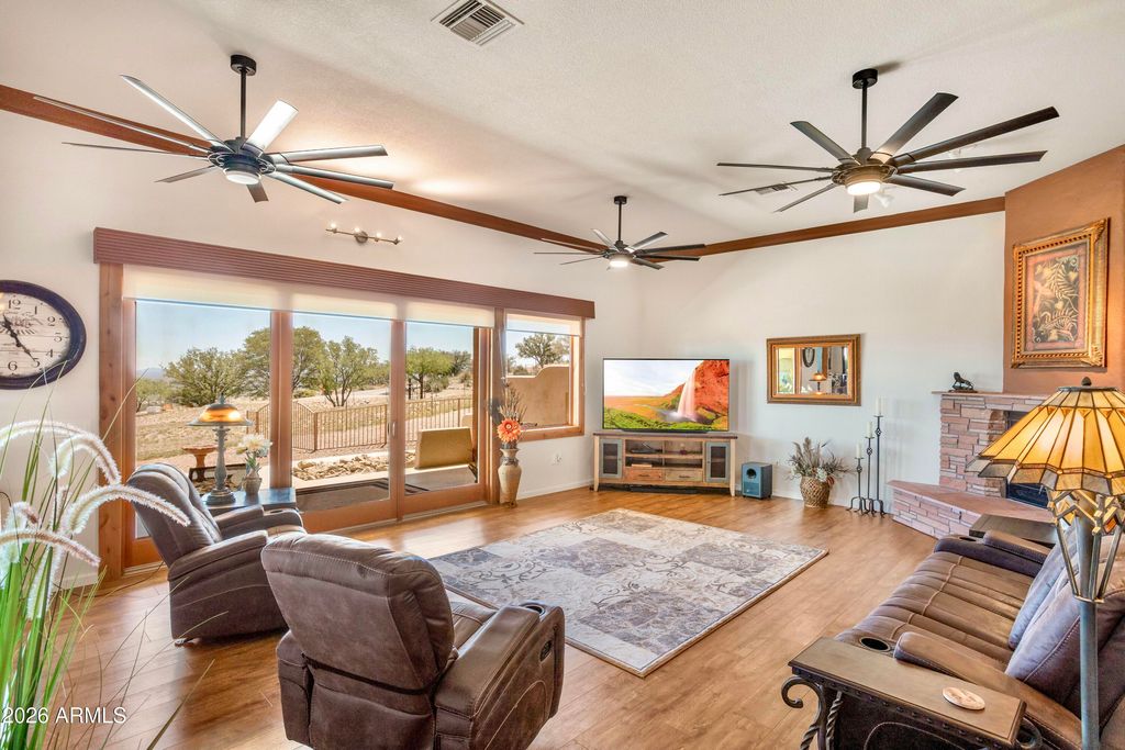 Image 13 of property listing at 6055 E Indigo Sky --, Hereford, AZ 85615