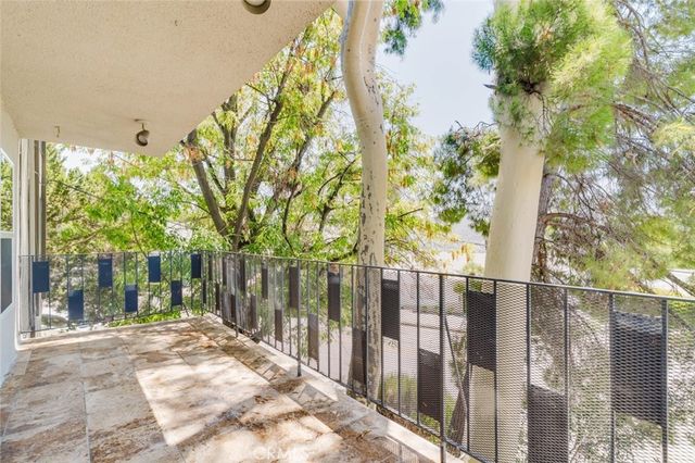 2159 La Canada Crest Drive 2, La Canada Flintridge, CA 91011