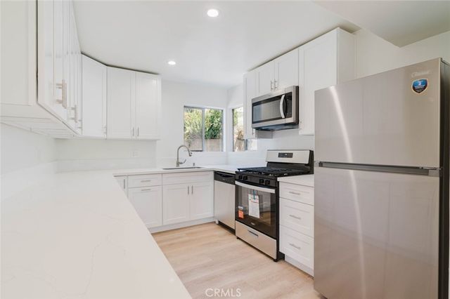 2159 La Canada Crest Drive 2, La Canada Flintridge, CA 91011