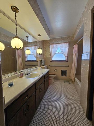 744 N 119 STREET, Wauwatosa, WI 53226