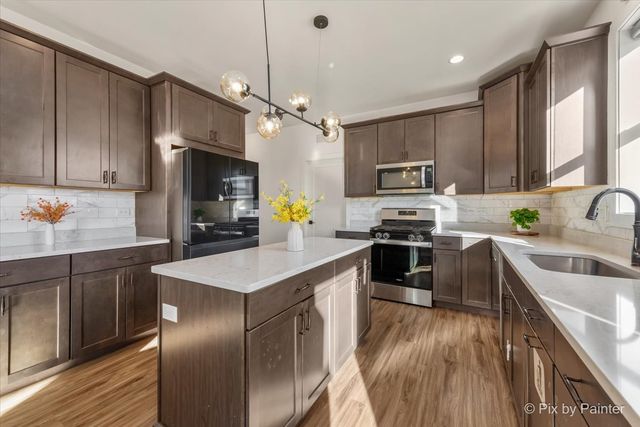 3553 Doral Drive, Elgin, IL 60124