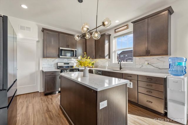 3553 Doral Drive, Elgin, IL 60124