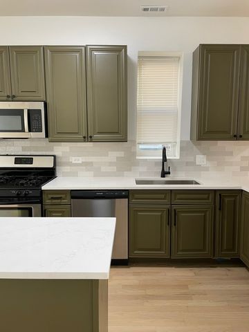 2649 W Thomas Street 2F, Chicago, IL 60622