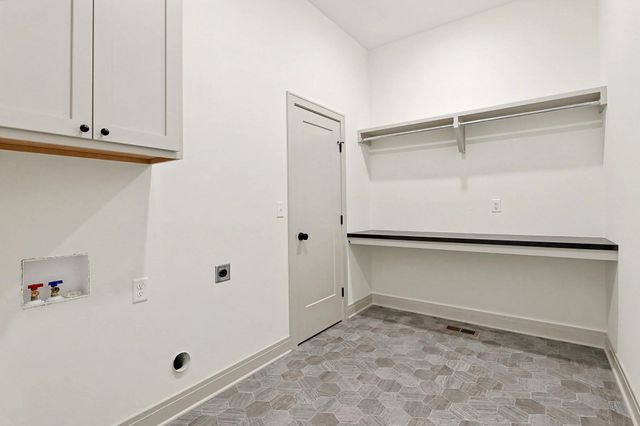 3654 N Bristol Ct, Wichita, KS 67226