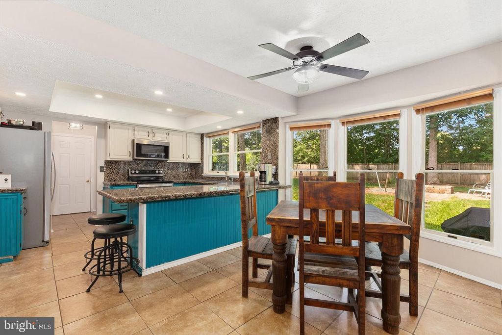 Image 11 of property listing at 10924 BEECH CREEK DR, Columbia, MD 21044
