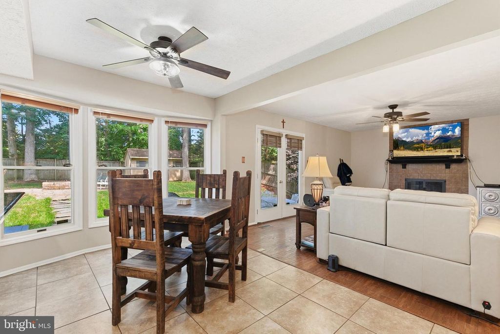 Image 12 of property listing at 10924 BEECH CREEK DR, Columbia, MD 21044