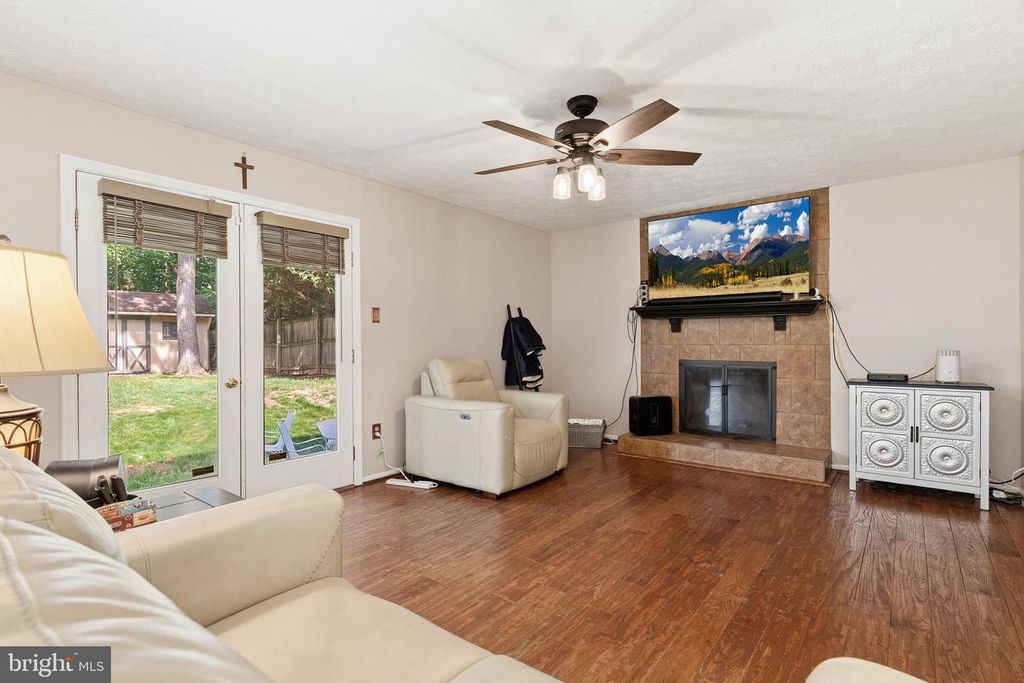 Image 13 of property listing at 10924 BEECH CREEK DR, Columbia, MD 21044